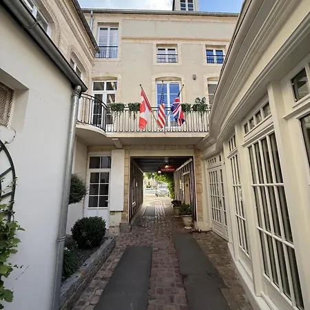 Hotel Churchill Centre 3*