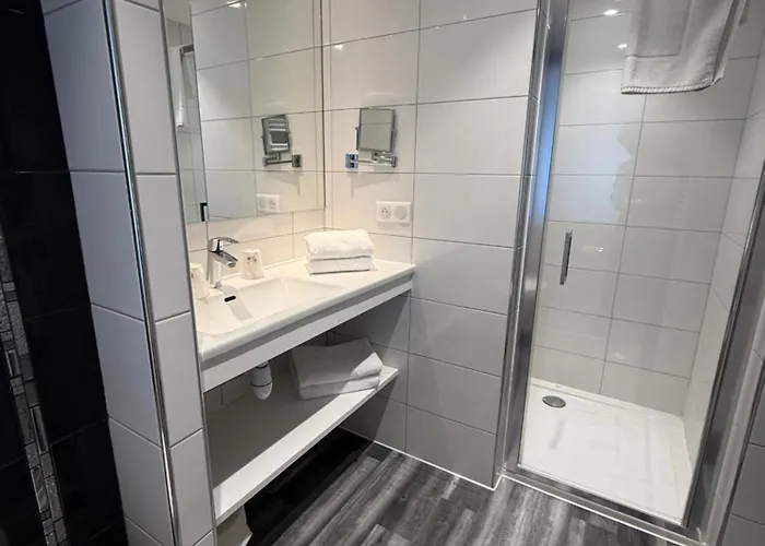 فندق Churchill Centre