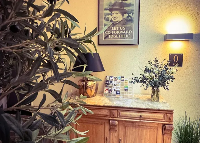 Churchill Centre فندق