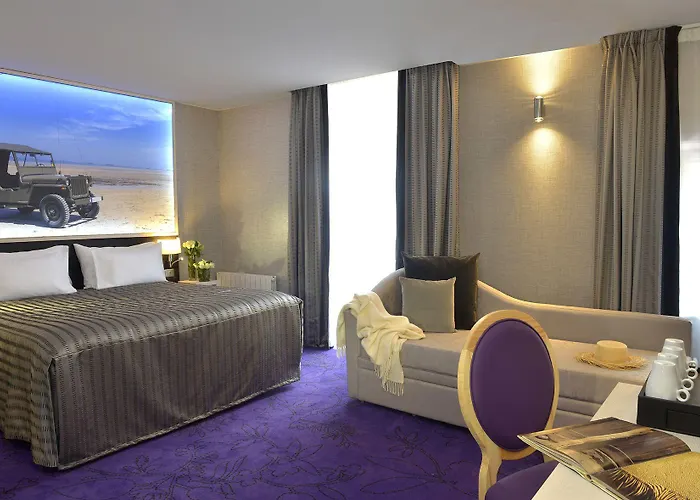 فندق Churchill Centre 3*