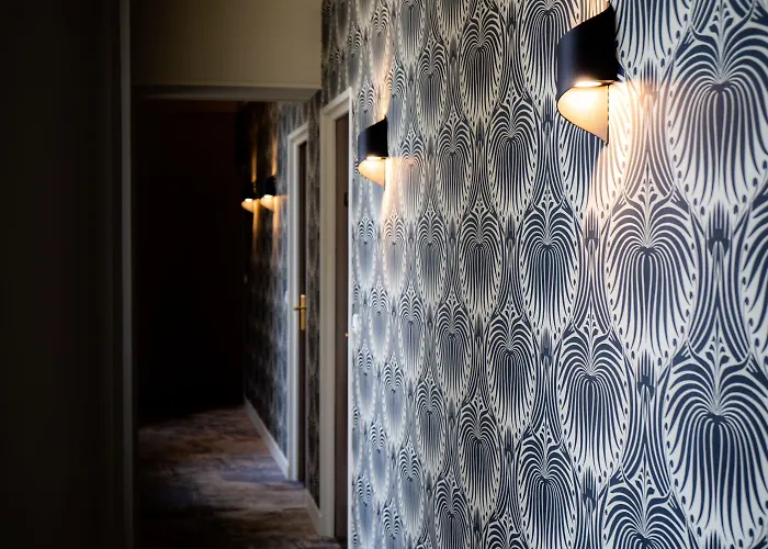 Churchill Centre بايو