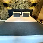 Churchill Centre 3* באיו