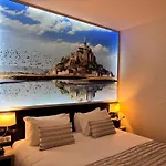 Churchill Centre מלון 3*