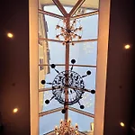 Churchill Centre מלון 3*