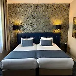 Churchill Centre מלון 3*
