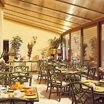 Churchill Centre מלון 3*