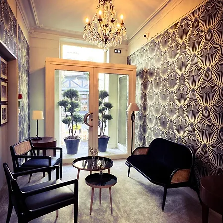 Churchill Centre 酒店