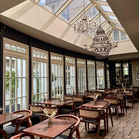 Отель Churchill Centre 3*