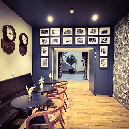Churchill Centre 호텔 3*