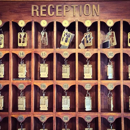 Churchill Centre Отель Байе