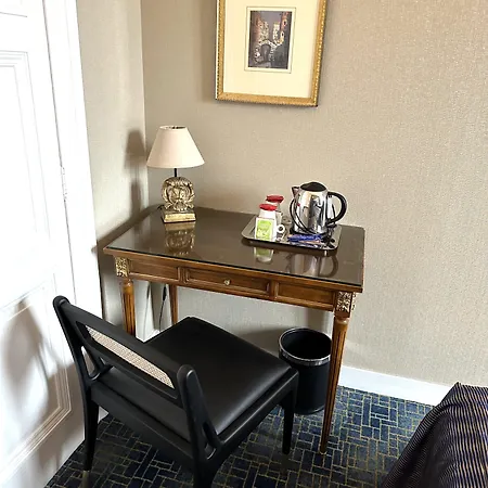 Отель Churchill Centre Байе