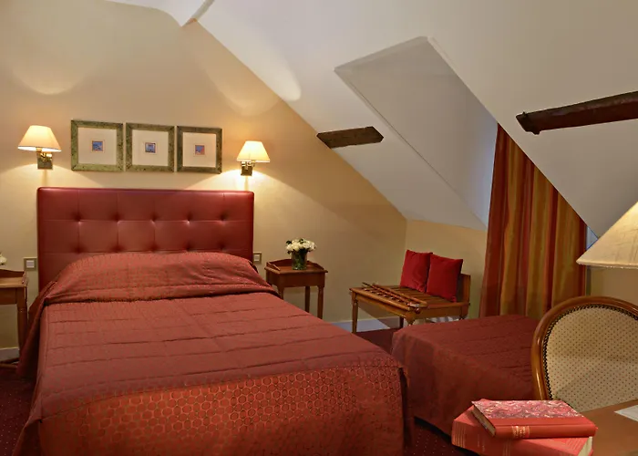 Отель Churchill Centre 3*