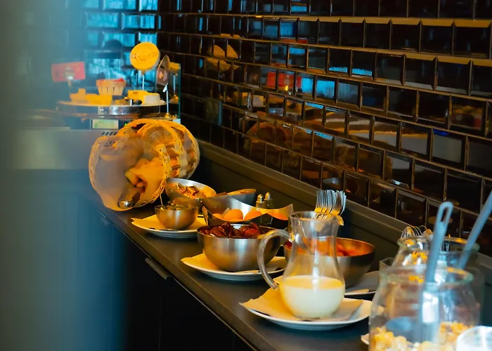 Churchill Centre Отель