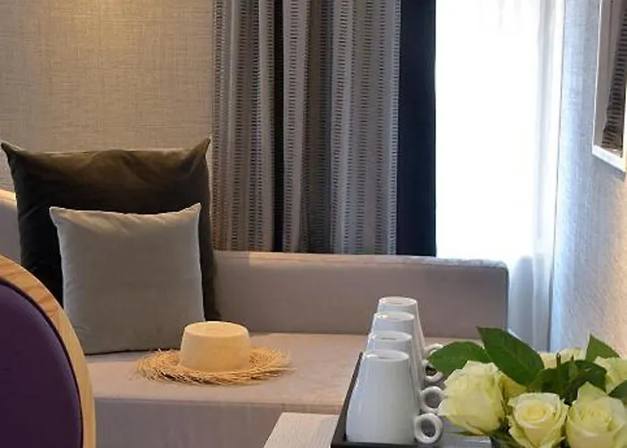 Churchill Centre Байе